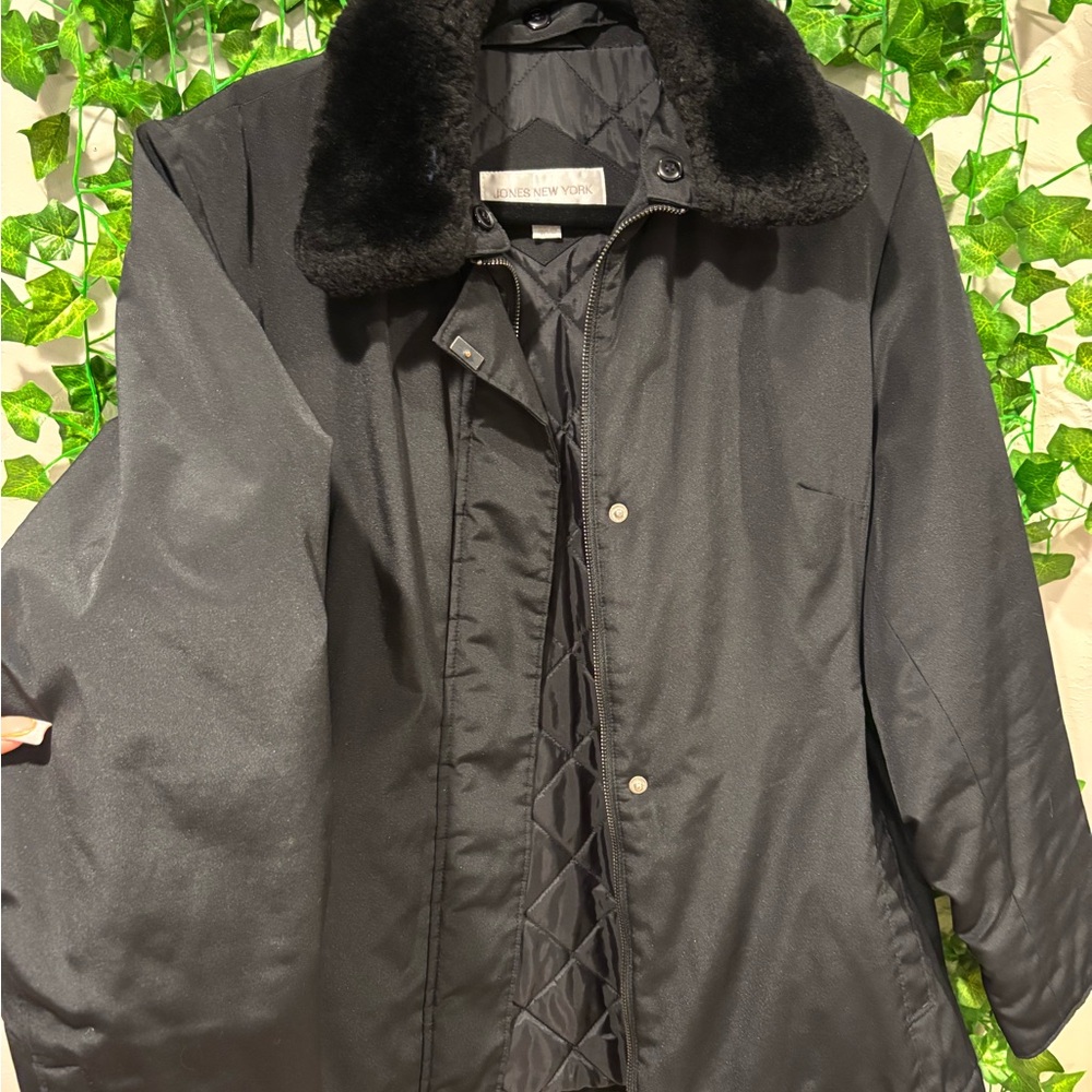 Jones New York Black Quilted Jacket with Faux Fur Collar